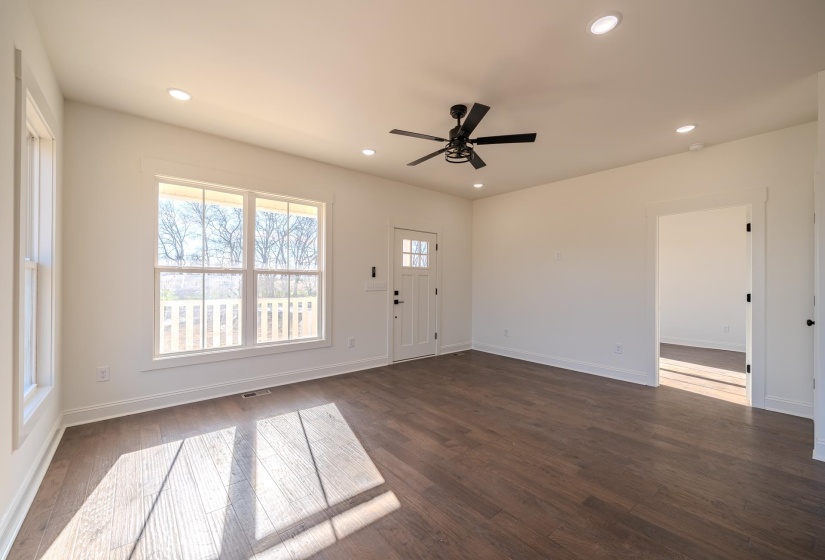 170 BELVEDERE CIR, Savannah, Tennessee 38372, 4 Bedrooms Bedrooms, 8 Rooms Rooms,2.1 BathroomsBathrooms,Residential,For Sale,BELVEDERE,10210061