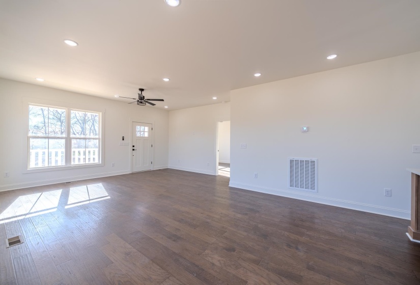 170 BELVEDERE CIR, Savannah, Tennessee 38372, 4 Bedrooms Bedrooms, 8 Rooms Rooms,2.1 BathroomsBathrooms,Residential,For Sale,BELVEDERE,10210061