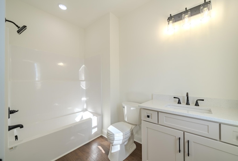 170 BELVEDERE CIR, Savannah, Tennessee 38372, 4 Bedrooms Bedrooms, 8 Rooms Rooms,2.1 BathroomsBathrooms,Residential,For Sale,BELVEDERE,10210061