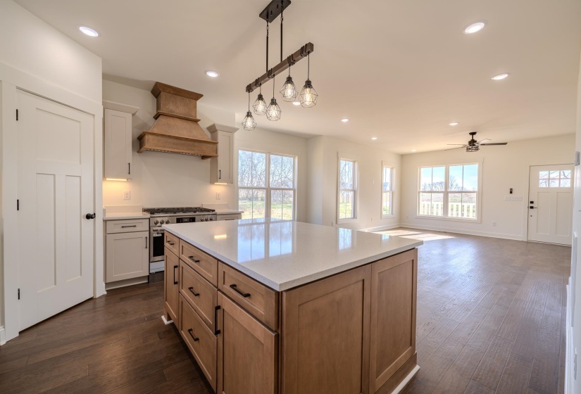 170 BELVEDERE CIR, Savannah, Tennessee 38372, 4 Bedrooms Bedrooms, 8 Rooms Rooms,2.1 BathroomsBathrooms,Residential,For Sale,BELVEDERE,10210061