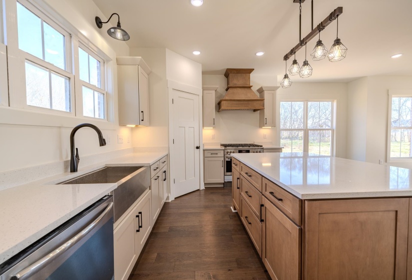 170 BELVEDERE CIR, Savannah, Tennessee 38372, 4 Bedrooms Bedrooms, 8 Rooms Rooms,2.1 BathroomsBathrooms,Residential,For Sale,BELVEDERE,10210061