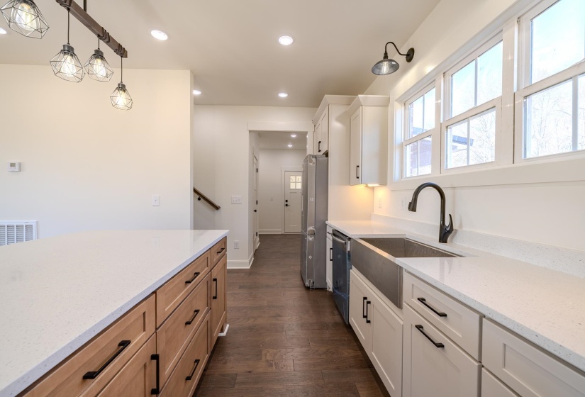 170 BELVEDERE CIR, Savannah, Tennessee 38372, 4 Bedrooms Bedrooms, 8 Rooms Rooms,2.1 BathroomsBathrooms,Residential,For Sale,BELVEDERE,10210061