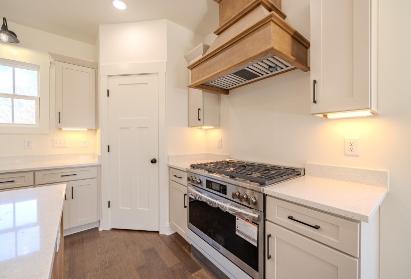 170 BELVEDERE CIR, Savannah, Tennessee 38372, 4 Bedrooms Bedrooms, 8 Rooms Rooms,2.1 BathroomsBathrooms,Residential,For Sale,BELVEDERE,10210061