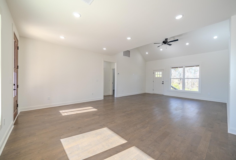 200 BELVEDERE CIR, Savannah, Tennessee 38372, 3 Bedrooms Bedrooms, 7 Rooms Rooms,2 BathroomsBathrooms,Residential,For Sale,BELVEDERE,10210078