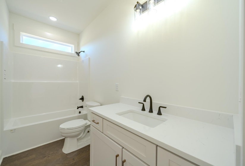 200 BELVEDERE CIR, Savannah, Tennessee 38372, 3 Bedrooms Bedrooms, 7 Rooms Rooms,2 BathroomsBathrooms,Residential,For Sale,BELVEDERE,10210078