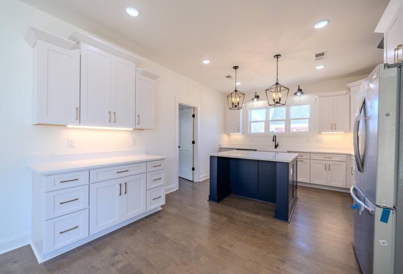 200 BELVEDERE CIR, Savannah, Tennessee 38372, 3 Bedrooms Bedrooms, 7 Rooms Rooms,2 BathroomsBathrooms,Residential,For Sale,BELVEDERE,10210078
