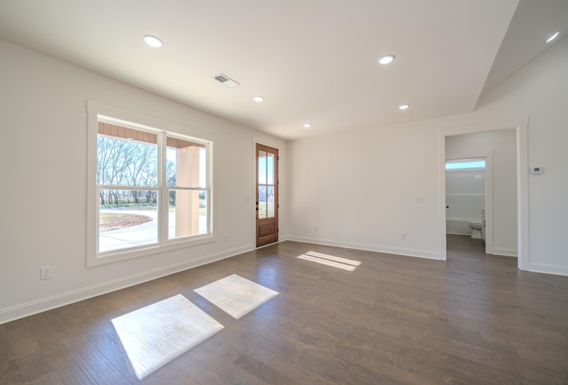 200 BELVEDERE CIR, Savannah, Tennessee 38372, 3 Bedrooms Bedrooms, 7 Rooms Rooms,2 BathroomsBathrooms,Residential,For Sale,BELVEDERE,10210078