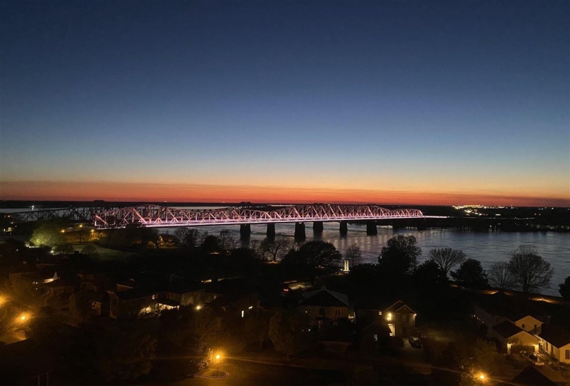 717 RIVERSIDE DR, Memphis, Tennessee 38103, 3 Bedrooms Bedrooms, 6 Rooms Rooms,3 BathroomsBathrooms,Residential,For Sale,RIVERSIDE,10210278