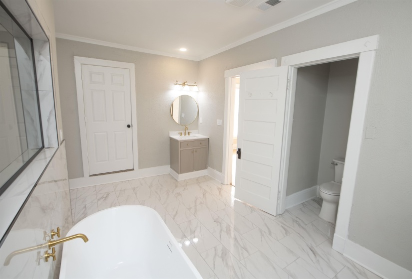 1930 PEABODY AVE, Memphis, Tennessee 38104, 4 Bedrooms Bedrooms, 9 Rooms Rooms,2.1 BathroomsBathrooms,Residential,For Sale,PEABODY,10210298