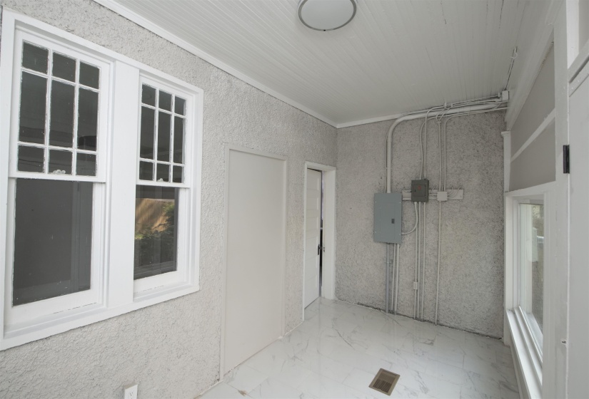 1930 PEABODY AVE, Memphis, Tennessee 38104, 4 Bedrooms Bedrooms, 9 Rooms Rooms,2.1 BathroomsBathrooms,Residential,For Sale,PEABODY,10210298