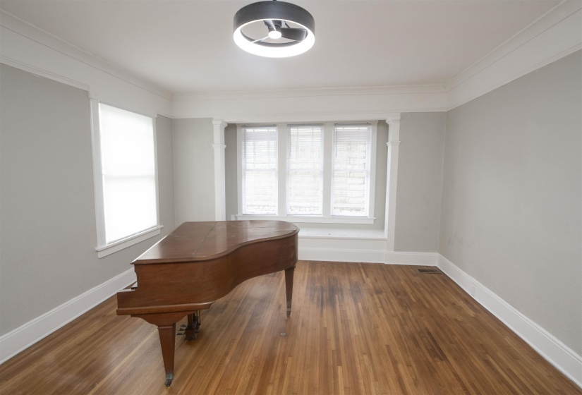 1930 PEABODY AVE, Memphis, Tennessee 38104, 4 Bedrooms Bedrooms, 9 Rooms Rooms,2.1 BathroomsBathrooms,Residential,For Sale,PEABODY,10210298
