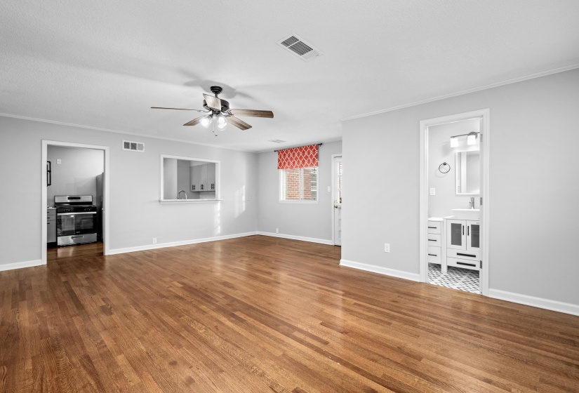 1453 COLONIAL RD, Memphis, Tennessee 38117, 3 Bedroom Bedrooms, 7 Room Rooms,2 BathroomBathrooms,Rental Properties,For Sale,COLONIAL,0,10210309