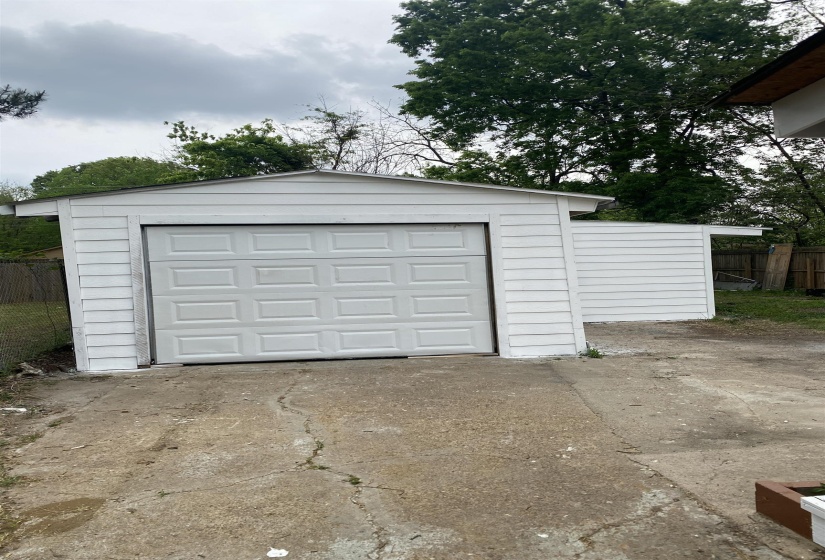 Detached garage with fence and driveway