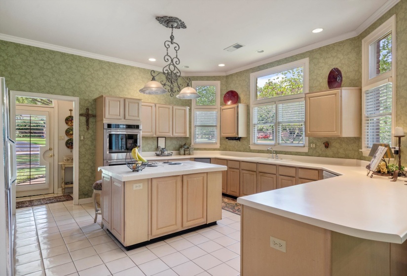 3424 LAKE POINTE CV, Memphis, Tennessee 38125, 4 Bedroom Bedrooms, 8 Room Rooms,3.1 BathroomBathrooms,Residential,For Sale,LAKE POINTE,0,10210608