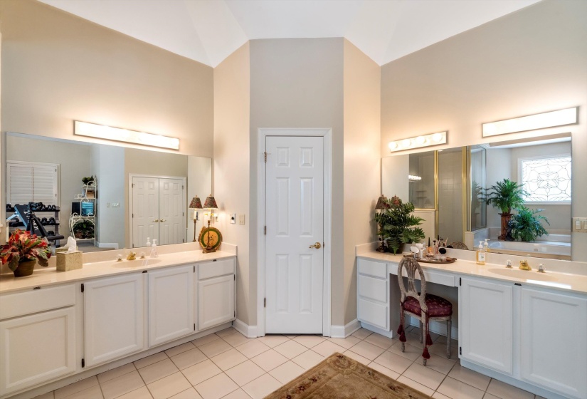 3424 LAKE POINTE CV, Memphis, Tennessee 38125, 4 Bedroom Bedrooms, 8 Room Rooms,3.1 BathroomBathrooms,Residential,For Sale,LAKE POINTE,0,10210608