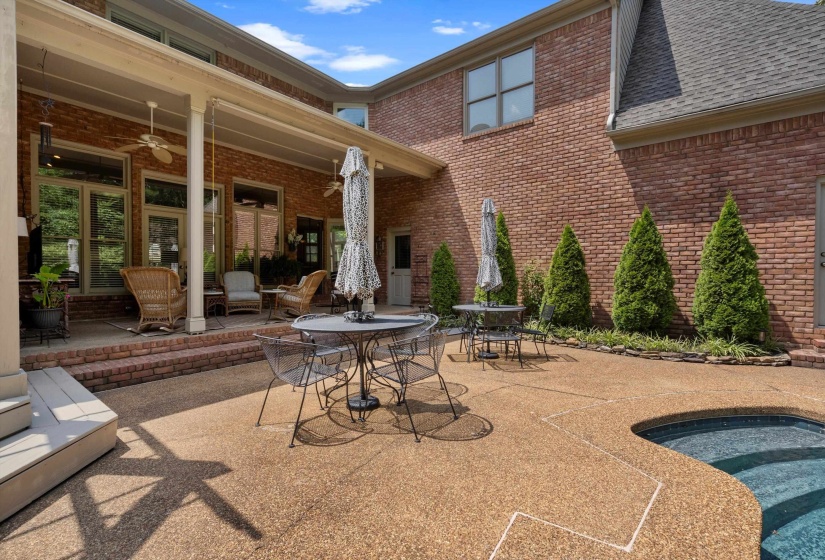 3424 LAKE POINTE CV, Memphis, Tennessee 38125, 4 Bedroom Bedrooms, 8 Room Rooms,3.1 BathroomBathrooms,Residential,For Sale,LAKE POINTE,0,10210608