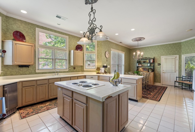 3424 LAKE POINTE CV, Memphis, Tennessee 38125, 4 Bedroom Bedrooms, 8 Room Rooms,3.1 BathroomBathrooms,Residential,For Sale,LAKE POINTE,0,10210608