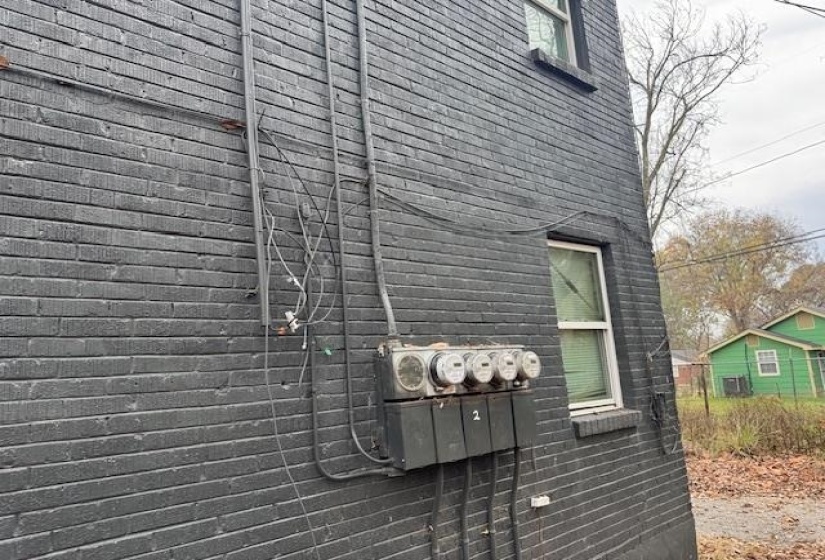 1627 BARTON ST, Memphis, Tennessee 38106, 8 Bedroom Bedrooms, 20 Room Rooms,4 BathroomBathrooms,Residential,For Sale,BARTON,0,10210685