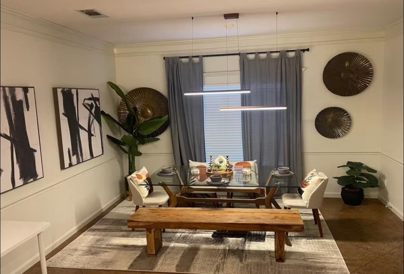 Living area with crown molding and baseboards