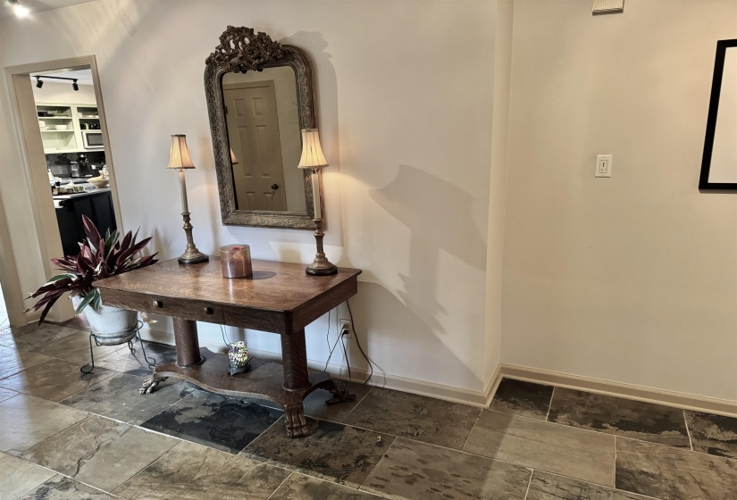 174 LEIF CV, Memphis, Tennessee 38018, 4 Bedrooms Bedrooms, 9 Rooms Rooms,3 BathroomsBathrooms,Residential,For Sale,LEIF,10210665