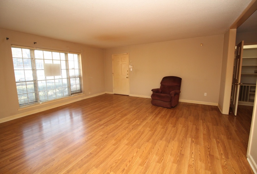 273 CENTRAL PARK AVE, Memphis, Tennessee 38111, 2 Bedrooms Bedrooms, 7 Rooms Rooms,2 BathroomsBathrooms,Residential,For Sale,CENTRAL PARK,10210954