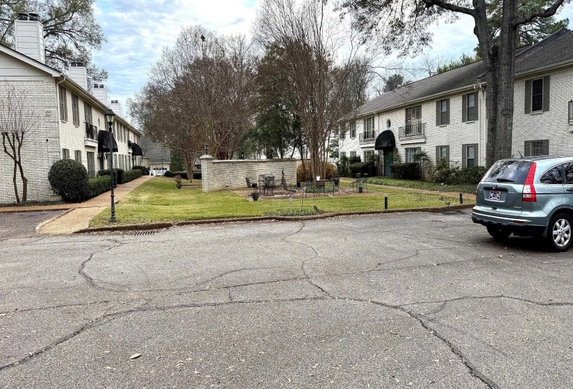 1 assigned parking and 1 guest parking