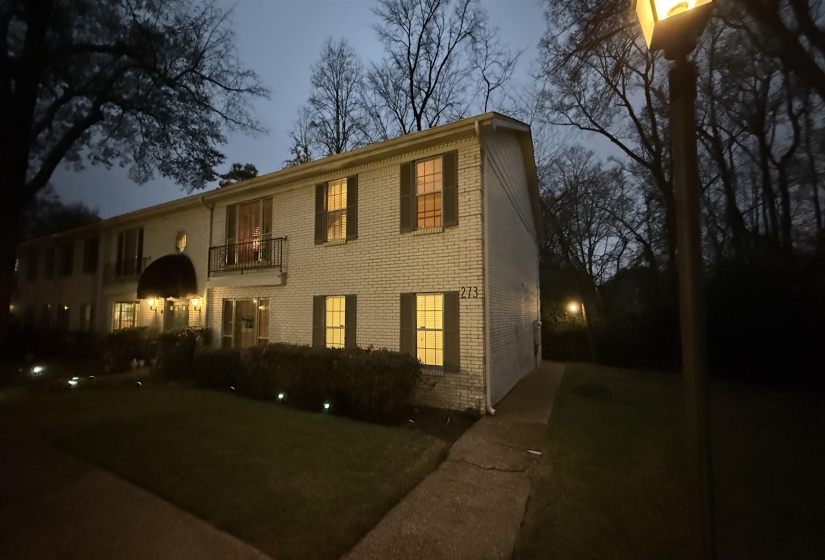 Colonial Side / balcony brick siding
