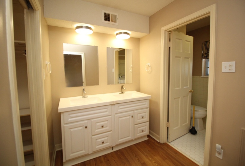 273 CENTRAL PARK AVE, Memphis, Tennessee 38111, 2 Bedrooms Bedrooms, 7 Rooms Rooms,2 BathroomsBathrooms,Residential,For Sale,CENTRAL PARK,10210954