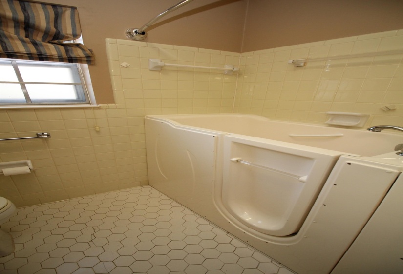 273 CENTRAL PARK AVE, Memphis, Tennessee 38111, 2 Bedrooms Bedrooms, 7 Rooms Rooms,2 BathroomsBathrooms,Residential,For Sale,CENTRAL PARK,10210954