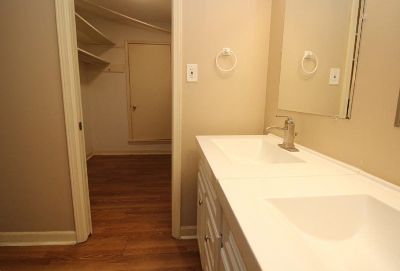 273 CENTRAL PARK AVE, Memphis, Tennessee 38111, 2 Bedrooms Bedrooms, 7 Rooms Rooms,2 BathroomsBathrooms,Residential,For Sale,CENTRAL PARK,10210954