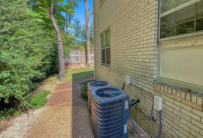 273 CENTRAL PARK AVE, Memphis, Tennessee 38111, 2 Bedrooms Bedrooms, 7 Rooms Rooms,2 BathroomsBathrooms,Residential,For Sale,CENTRAL PARK,10210954