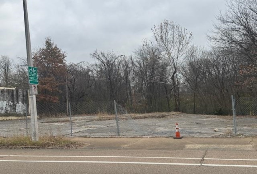 583 E H CRUMP BLVD, Memphis, Tennessee 38126, ,Land,For Sale,E H CRUMP,10210987
