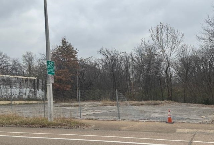 583 E H CRUMP BLVD, Memphis, Tennessee 38126, ,Land,For Sale,E H CRUMP,10210987