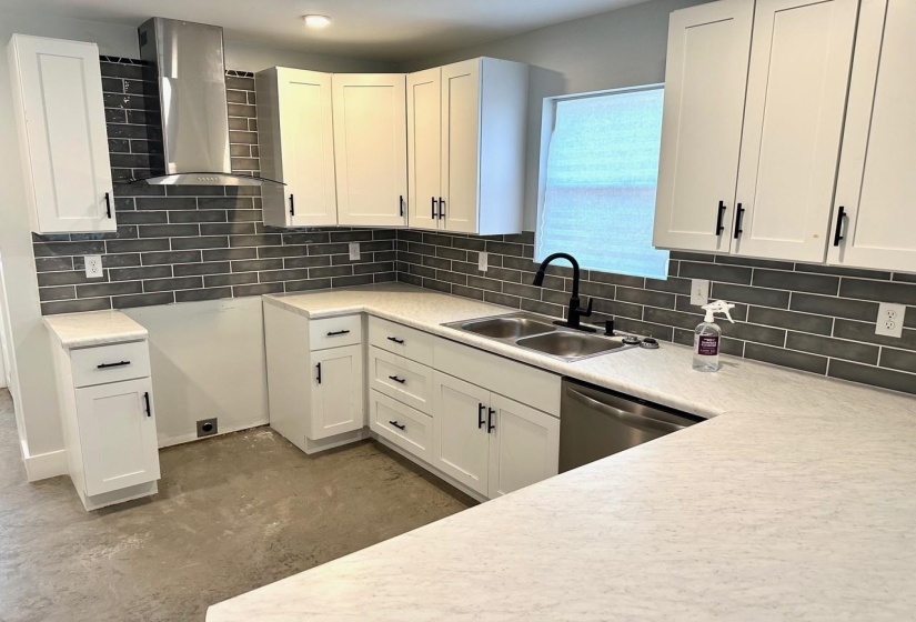 853 HANLEY ST, Memphis, Tennessee 38114, 4 Bedroom Bedrooms, 6 Room Rooms,2 BathroomBathrooms,Residential,For Sale,HANLEY,0,10206273