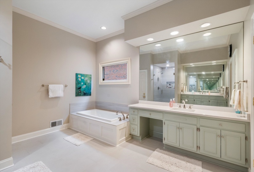 4792 WHITEHALL CV, Memphis, Tennessee 38117, 4 Bedrooms Bedrooms, 9 Rooms Rooms,4 BathroomsBathrooms,Residential,For Sale,WHITEHALL,10211039