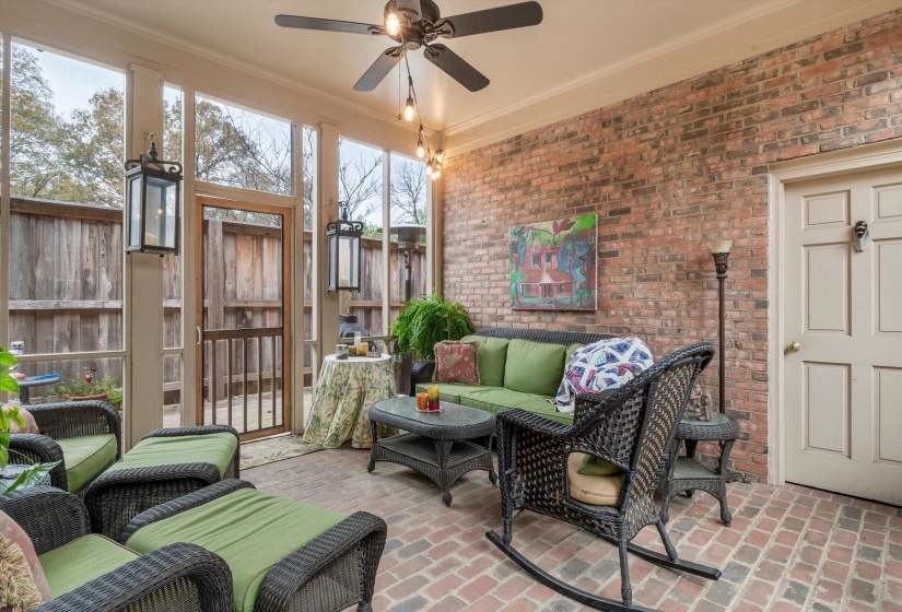 4792 WHITEHALL CV, Memphis, Tennessee 38117, 4 Bedrooms Bedrooms, 9 Rooms Rooms,4 BathroomsBathrooms,Residential,For Sale,WHITEHALL,10211039