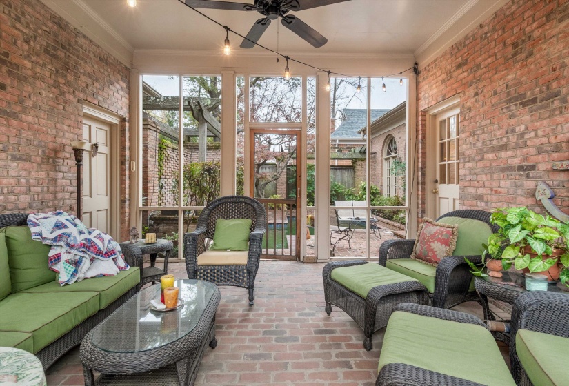 4792 WHITEHALL CV, Memphis, Tennessee 38117, 4 Bedrooms Bedrooms, 9 Rooms Rooms,4 BathroomsBathrooms,Residential,For Sale,WHITEHALL,10211039
