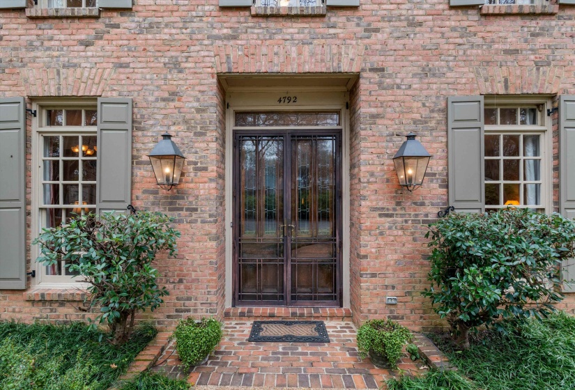 4792 WHITEHALL CV, Memphis, Tennessee 38117, 4 Bedrooms Bedrooms, 9 Rooms Rooms,4 BathroomsBathrooms,Residential,For Sale,WHITEHALL,10211039
