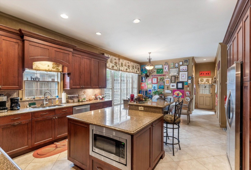 4792 WHITEHALL CV, Memphis, Tennessee 38117, 4 Bedrooms Bedrooms, 9 Rooms Rooms,4 BathroomsBathrooms,Residential,For Sale,WHITEHALL,10211039