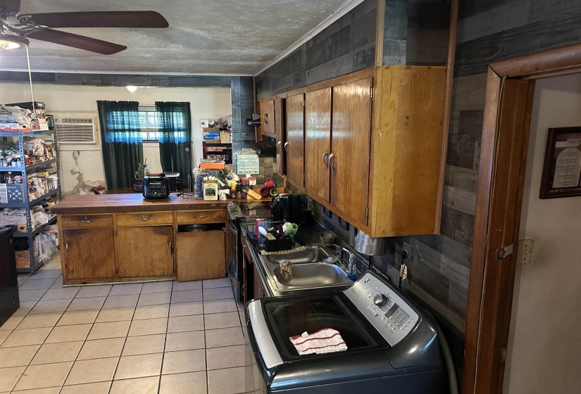 3158 FORD RD, Memphis, Tennessee 38109, 3 Bedrooms Bedrooms, 8 Rooms Rooms,2 BathroomsBathrooms,Residential,For Sale,FORD,10211046