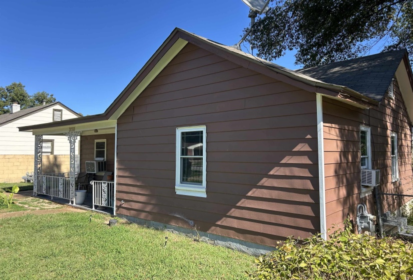 3158 FORD RD, Memphis, Tennessee 38109, 3 Bedrooms Bedrooms, 8 Rooms Rooms,2 BathroomsBathrooms,Residential,For Sale,FORD,10211046