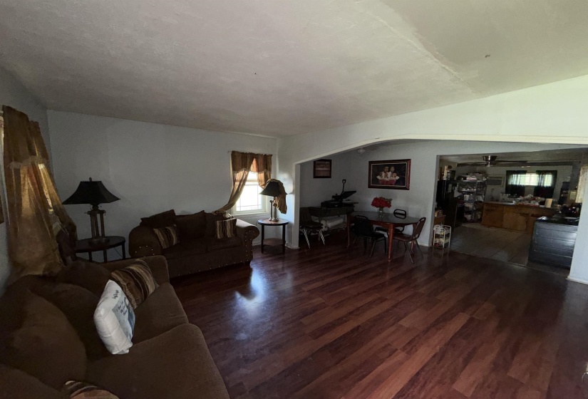 3158 FORD RD, Memphis, Tennessee 38109, 3 Bedrooms Bedrooms, 8 Rooms Rooms,2 BathroomsBathrooms,Residential,For Sale,FORD,10211046