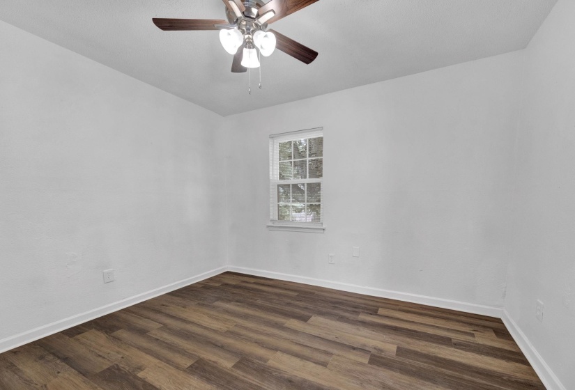 Spare room with dark wood finished floors and ceiling fan
