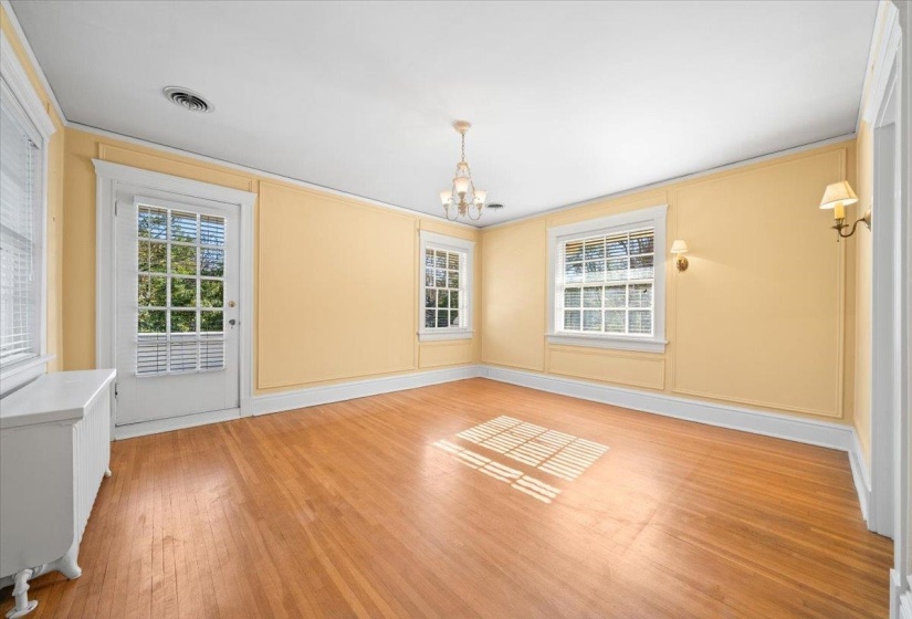 1412 PEABODY AVE, Memphis, Tennessee 38104, 3 Bedrooms Bedrooms, 8 Rooms Rooms,1.1 BathroomsBathrooms,Residential,For Sale,PEABODY,10211069