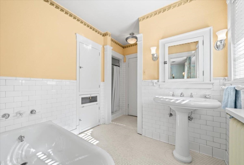 1412 PEABODY AVE, Memphis, Tennessee 38104, 3 Bedrooms Bedrooms, 8 Rooms Rooms,1.1 BathroomsBathrooms,Residential,For Sale,PEABODY,10211069