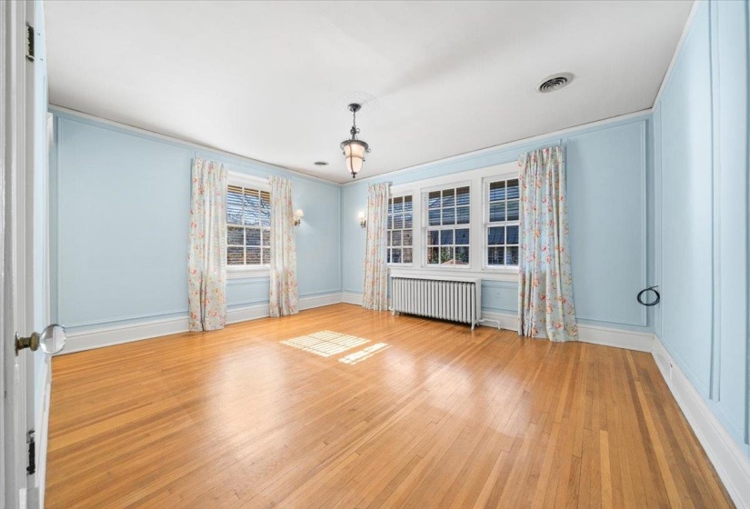 1412 PEABODY AVE, Memphis, Tennessee 38104, 3 Bedrooms Bedrooms, 8 Rooms Rooms,1.1 BathroomsBathrooms,Residential,For Sale,PEABODY,10211069