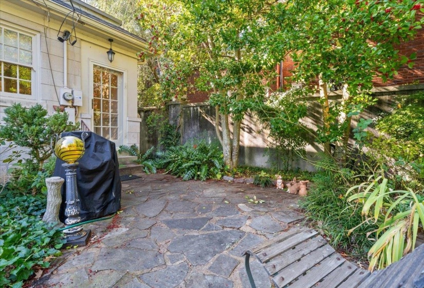 1412 PEABODY AVE, Memphis, Tennessee 38104, 3 Bedrooms Bedrooms, 8 Rooms Rooms,1.1 BathroomsBathrooms,Residential,For Sale,PEABODY,10211069