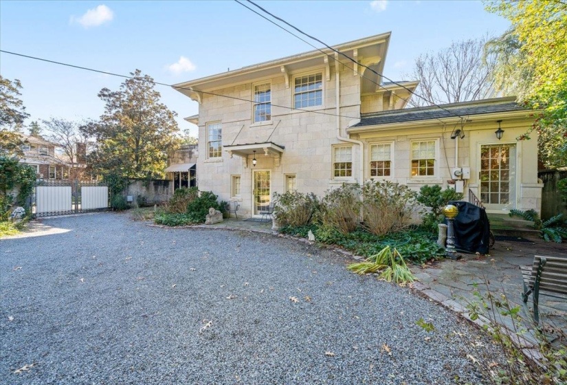 1412 PEABODY AVE, Memphis, Tennessee 38104, 3 Bedrooms Bedrooms, 8 Rooms Rooms,1.1 BathroomsBathrooms,Residential,For Sale,PEABODY,10211069
