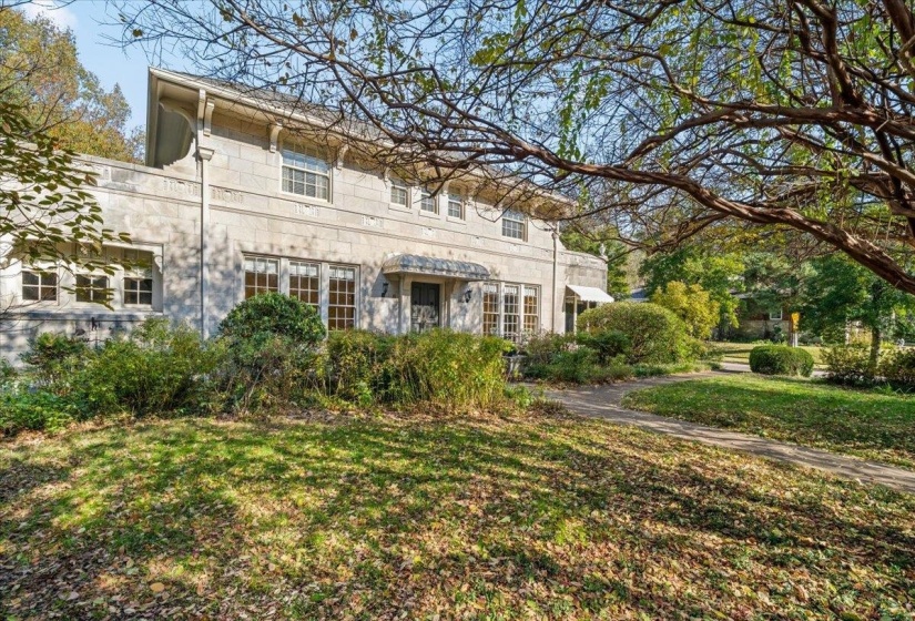 1412 PEABODY AVE, Memphis, Tennessee 38104, 3 Bedrooms Bedrooms, 8 Rooms Rooms,1.1 BathroomsBathrooms,Residential,For Sale,PEABODY,10211069