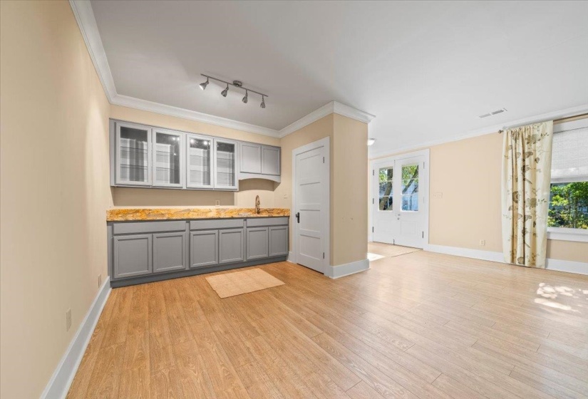 1412 PEABODY AVE, Memphis, Tennessee 38104, 3 Bedrooms Bedrooms, 8 Rooms Rooms,1.1 BathroomsBathrooms,Residential,For Sale,PEABODY,10211069
